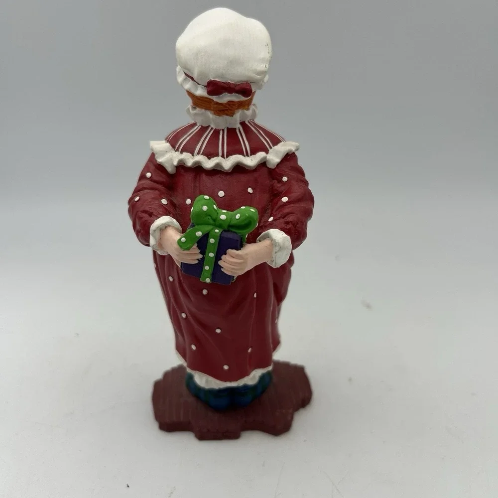 Department 56‎ Mama Figure All Through The House I Saw Mama Kissing Santa Claus